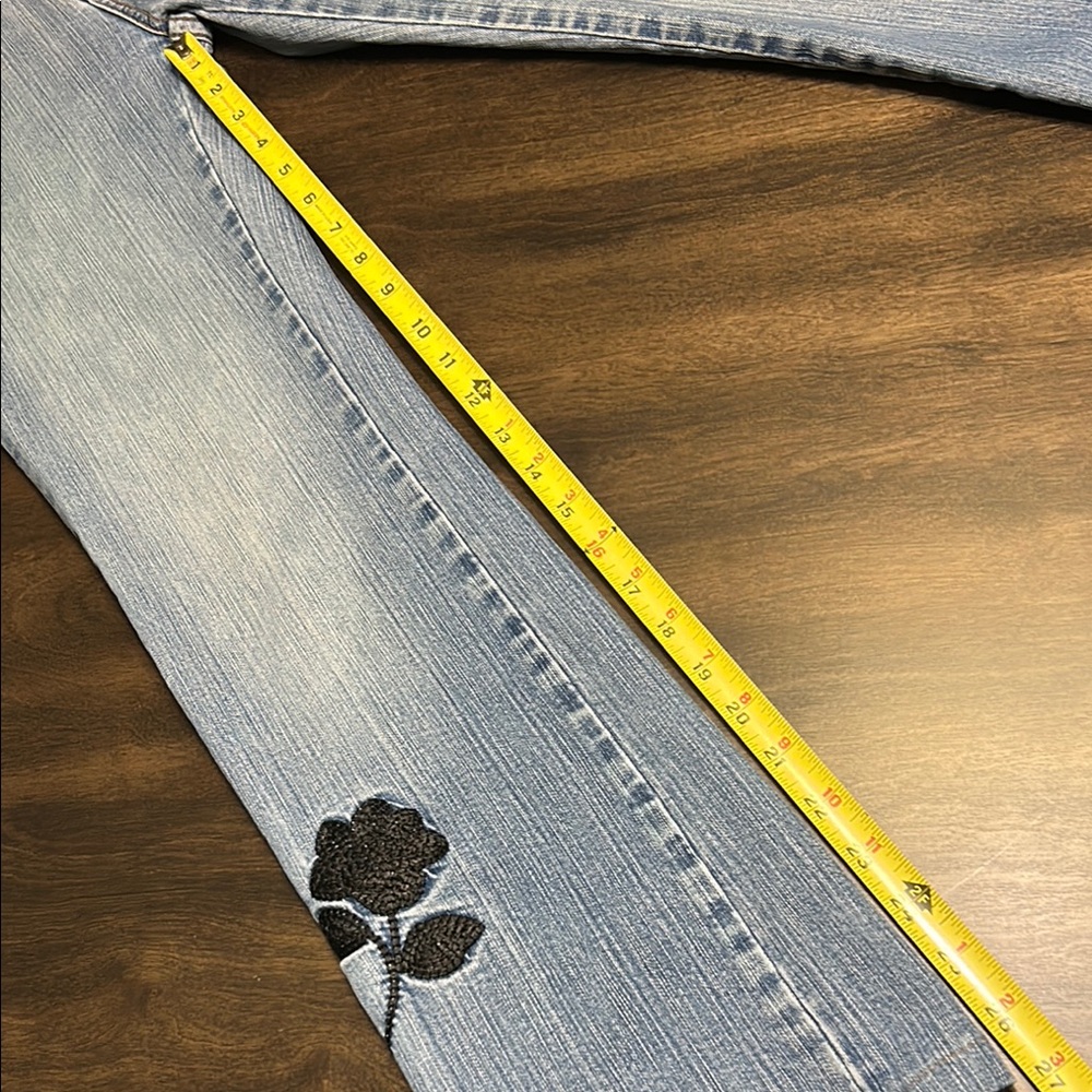 WHBM Light Wash Floral Blanc Capri - Picture 4 of 11